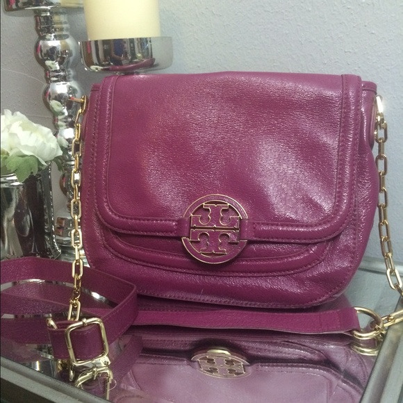 Tory Burch Handbags - Tory burch magenta leather, gold chain bag