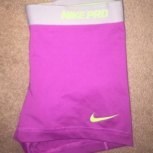 Medium Nike Pro spandex pink/green