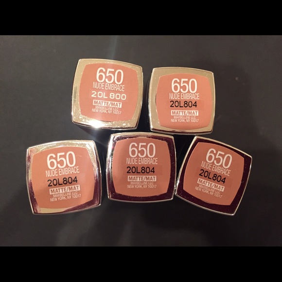 Lot of "Nude Embrace" Maybelline Lipsticks