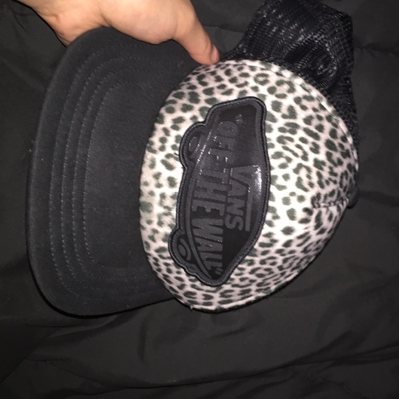 Vans off the wall hat