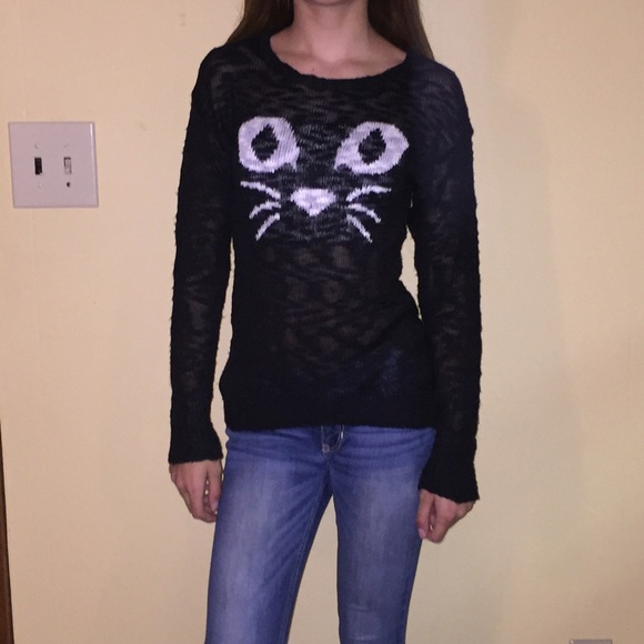 Tillys Black Cat Face Lightweight sweater
