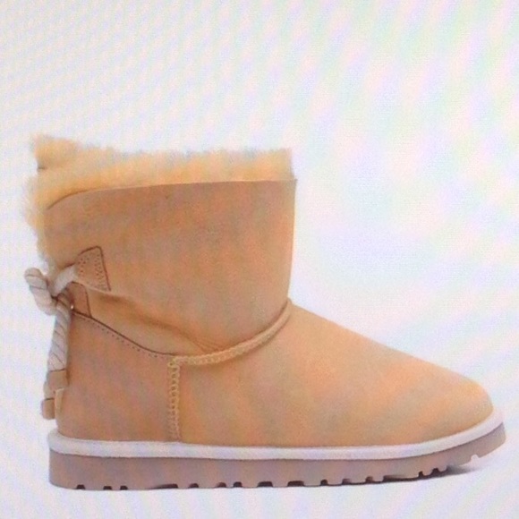 ISO these uggs, new size nine this color