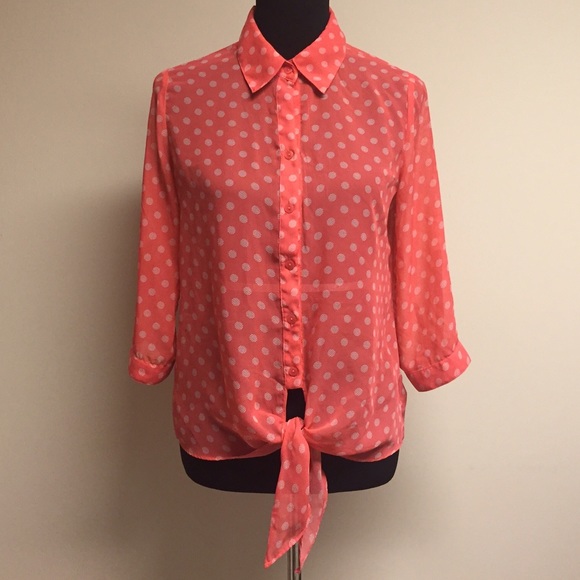 Tops - ❗️SALE❗️Cute Front Tie Top! 😍🔥🙂