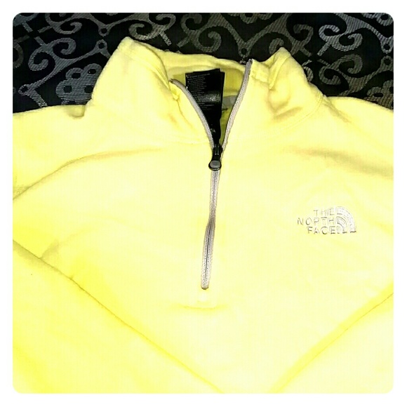 The north face 1/2 zip like new!!