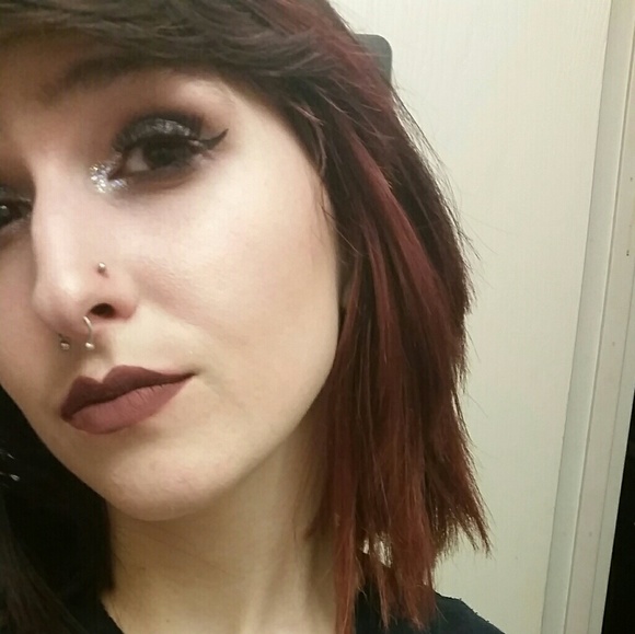 Meet your Posher, Danielle - Picture 2 of 4