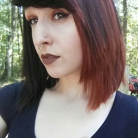 Meet your Posher, Danielle - Picture 3 of 4