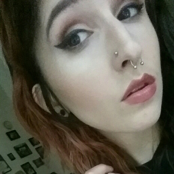 Meet your Posher, Danielle - Picture 4 of 4