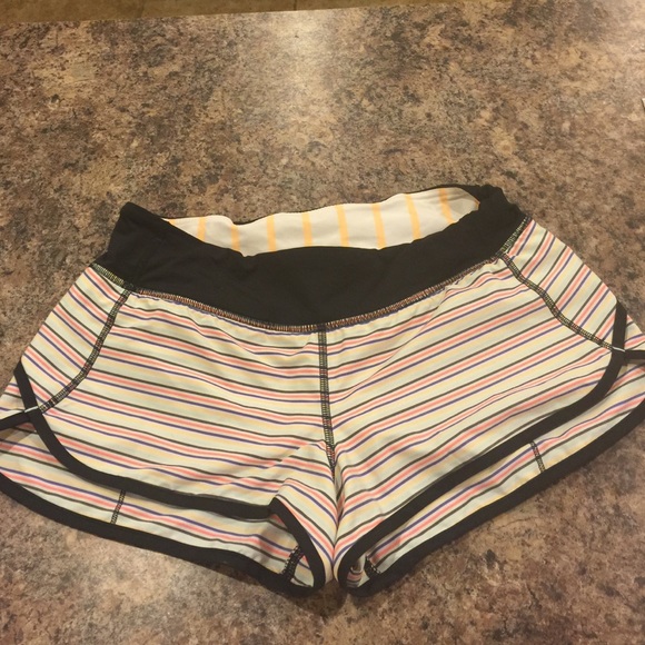 Lululemon see wheeze speed short sz 6