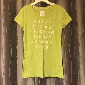 Gilly hicks green t-shirt. Super comfortable