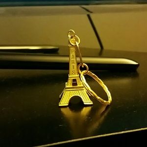 Gold Eifel tower keychain