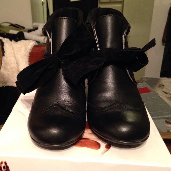Lonna Shootie Ankle Boot - Picture 2 of 4