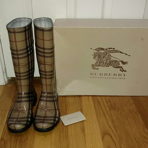 Burberry tall rain boot with box