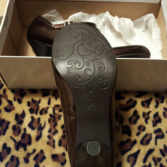 Heels - Picture 3 of 3