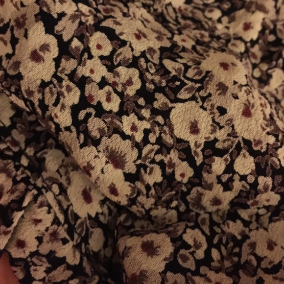 Floral brandy Melville shorts - Picture 3 of 3