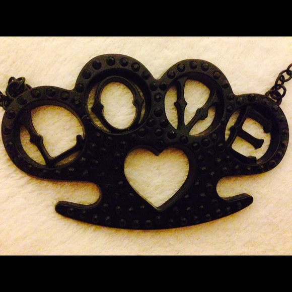 🔴SOLD🔴Brass knuckles "LOVE" necklace - Picture 3 of 3