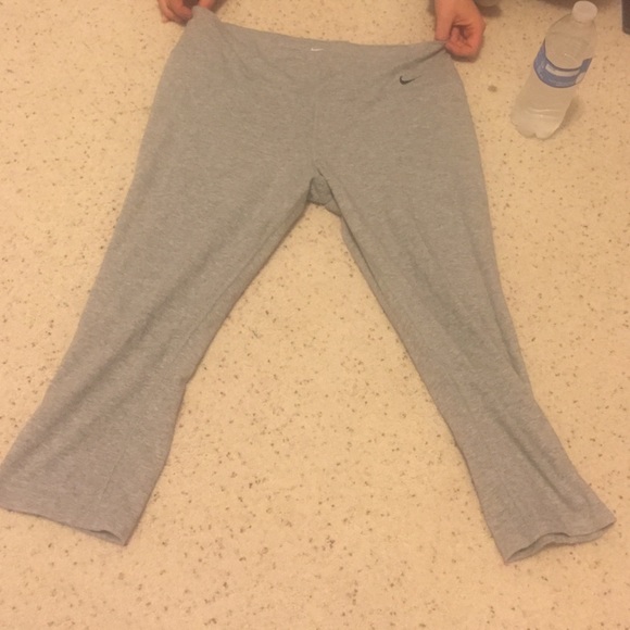 Nike gray cropped leggings