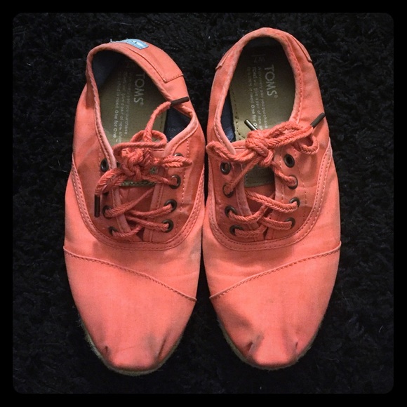 Toms Lace Up Shoes