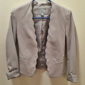 H&M sz 4 small off white, feminine blazer