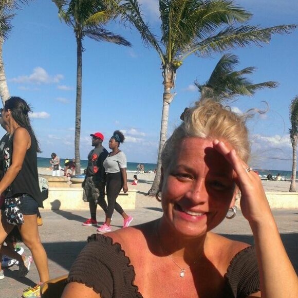 Meet your Posher, Annette Beau - Picture 2 of 16