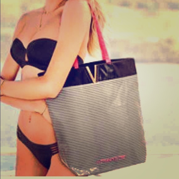 Victoria's Secret Handbags - SALE⭐️Victoria🎀Secret Beach or gym tote