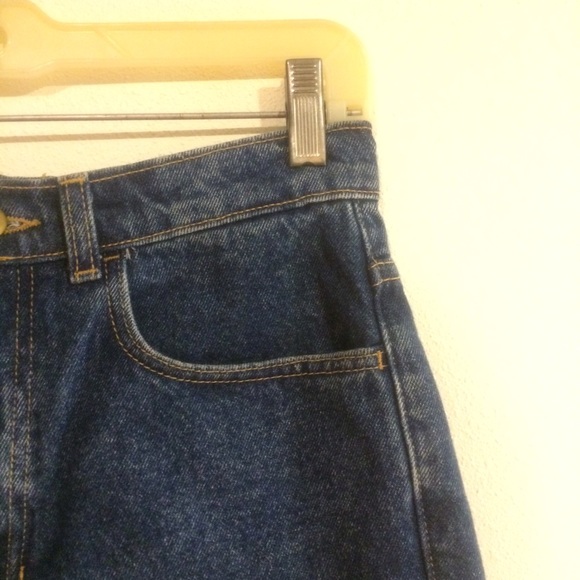 medium wash high waisted American apparel shorts - Picture 2 of 3