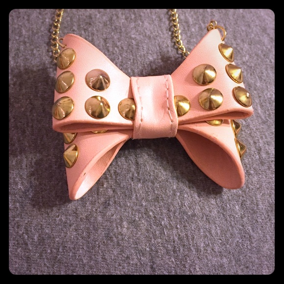 Pink bow studs necklace