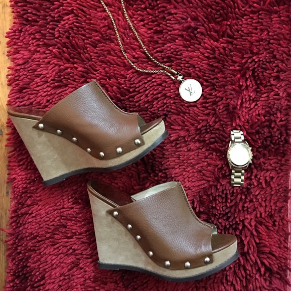 🎉🎉HP 11/30/15 Michael By Michael Kors wedges🎉🎉