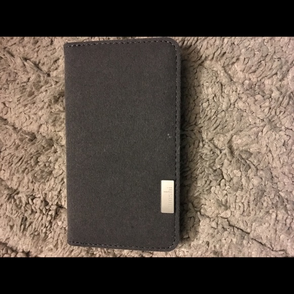 Moshi overture iPhone5/5s case with 3 card slots
