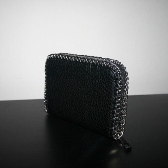 F21 Wallet with phone pocket - Picture 1 of 3