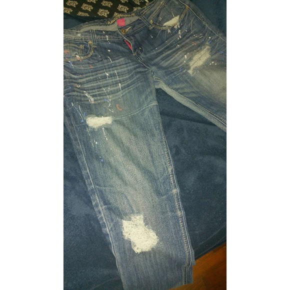 Ripped skinny jeans.