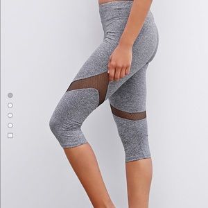 Mesh paneled work out capris