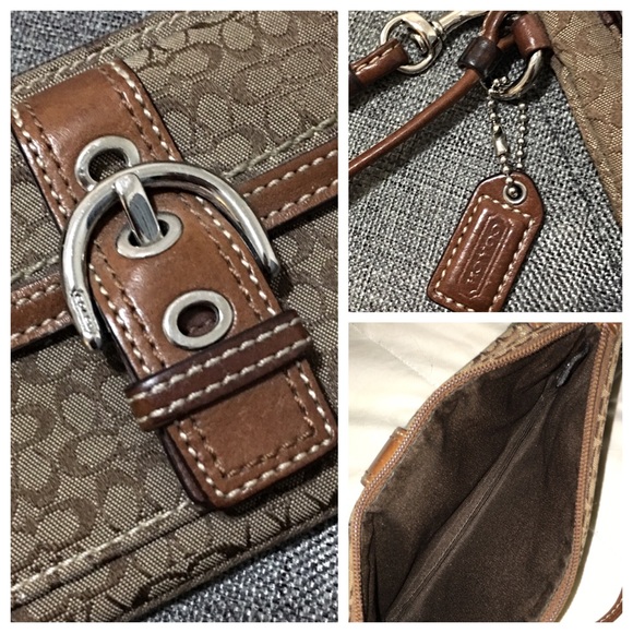 Used. Coach Wristlet - Authentic - Picture 3 of 4