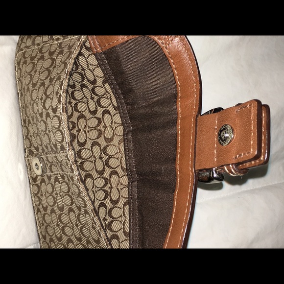 Used. Coach Wristlet - Authentic - Picture 4 of 4