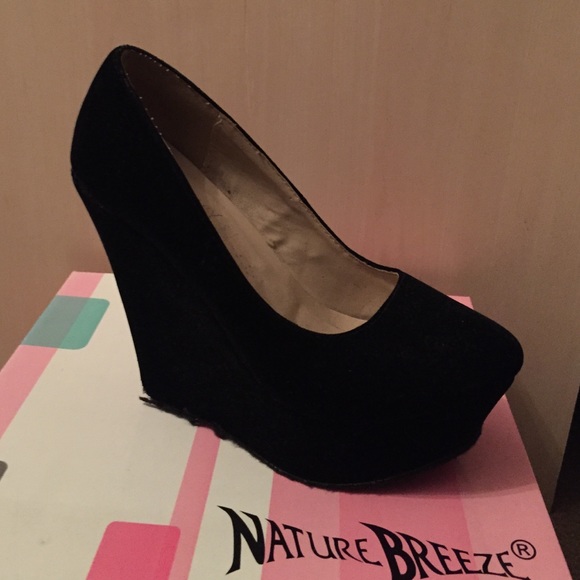 Black wedges 👠