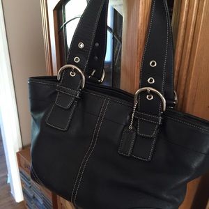 Small coach hobo.zipper works well!  Nice purse