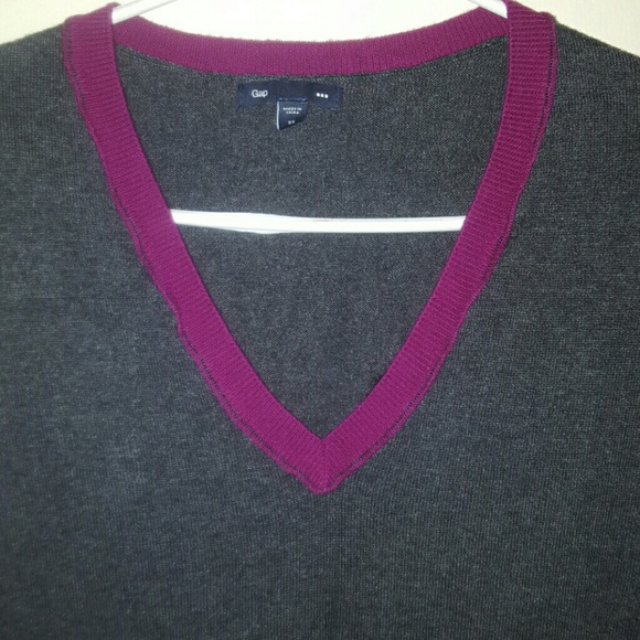 GAP charcoal grey sweater with contrasting collar