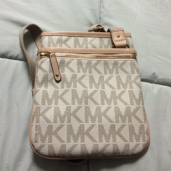 Michael Kors Crossbody - Picture 1 of 6