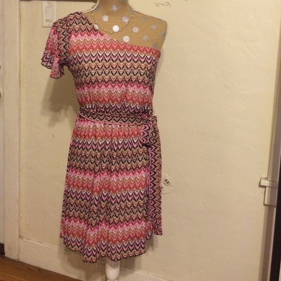 One sleeve dress