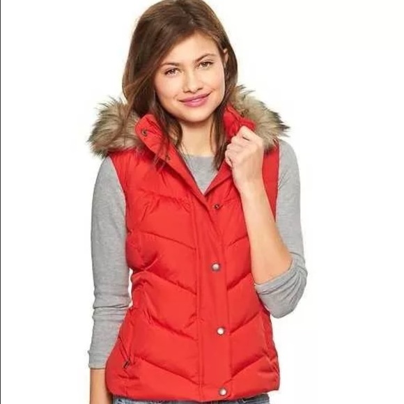 GAP NWT puffer vest faux fur - Picture 3 of 3