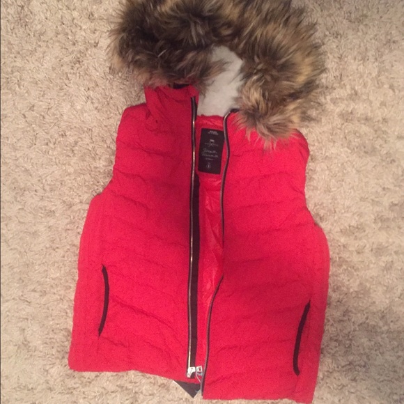 GAP NWT puffer vest faux fur - Picture 2 of 3