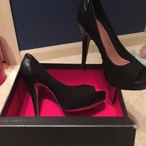 Worn once- Vince Camuto heel