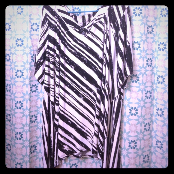 4x black and white blouse