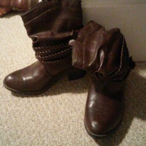 Maurices boots exc cond size 6.5