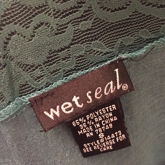 Bat winged blouse - Picture 4 of 4