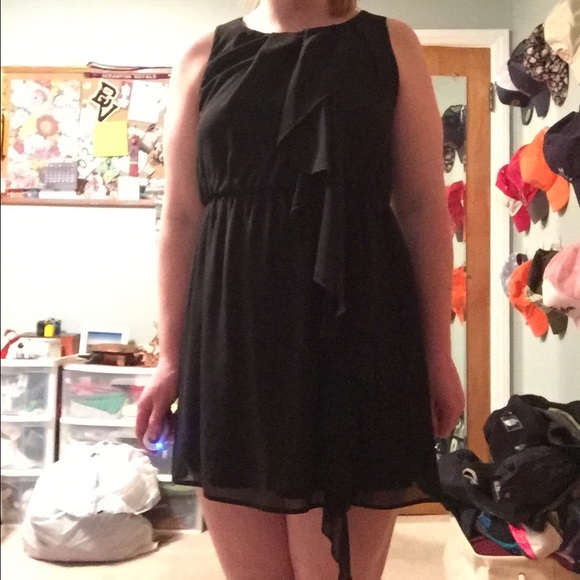 H&M Ruffle Dress - Picture 4 of 4