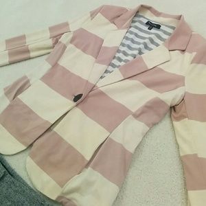 💲SOLD💲Cute striped blazer!