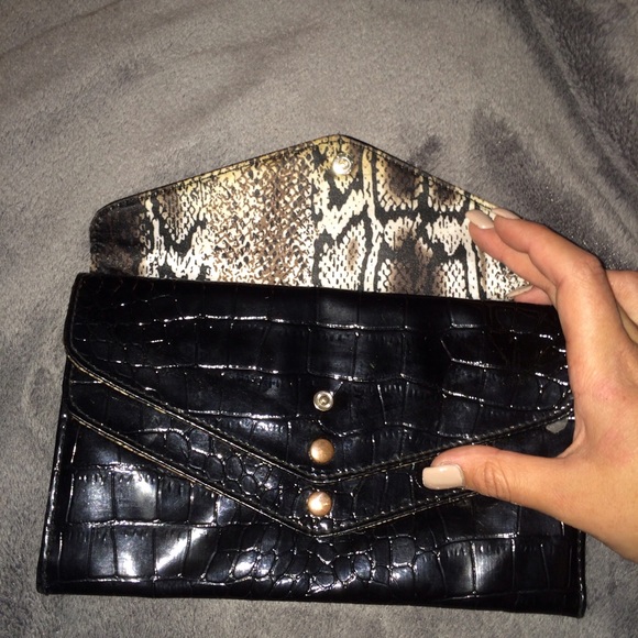 Steve Madden clutch - Picture 2 of 4