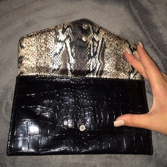 Steve Madden clutch - Picture 3 of 4