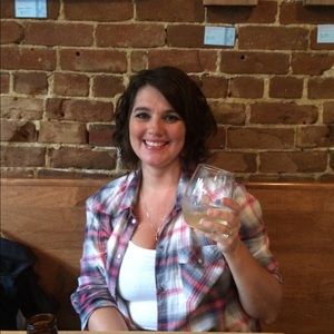 Meet your Posher, Claire