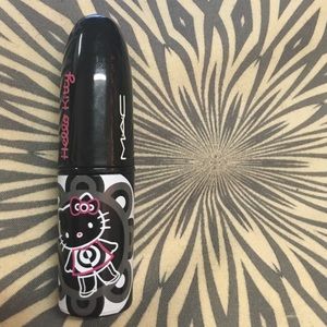 MAC lipstick HELLO KITTY COLLECTION in strayin